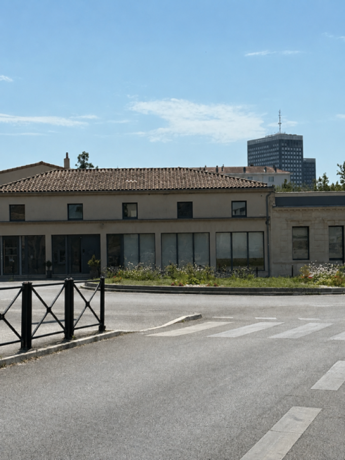 Location Immobilier Professionnel Local commercial Bordeaux (33200)